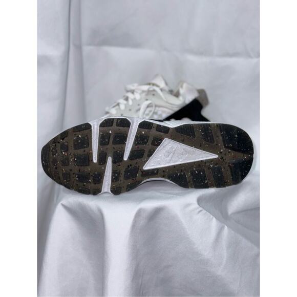 Nike Air neutral white, tan, and black sneakers | Sz 8.5 - Picture 4 of 6